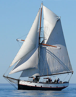 Jolly Breeze under full sail